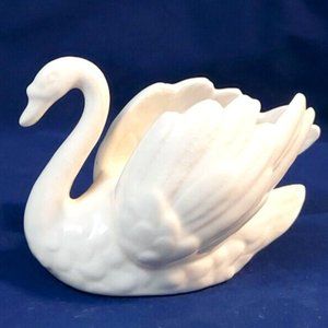 Vintage Goebel WHITE SWAN #103 Porcelain Figurine. West Germany 3.5"